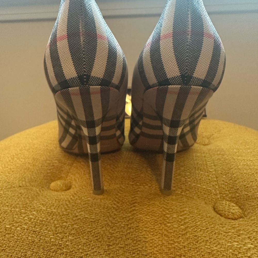 Burberry Aubri Check Pumps - Picture 7 of 7